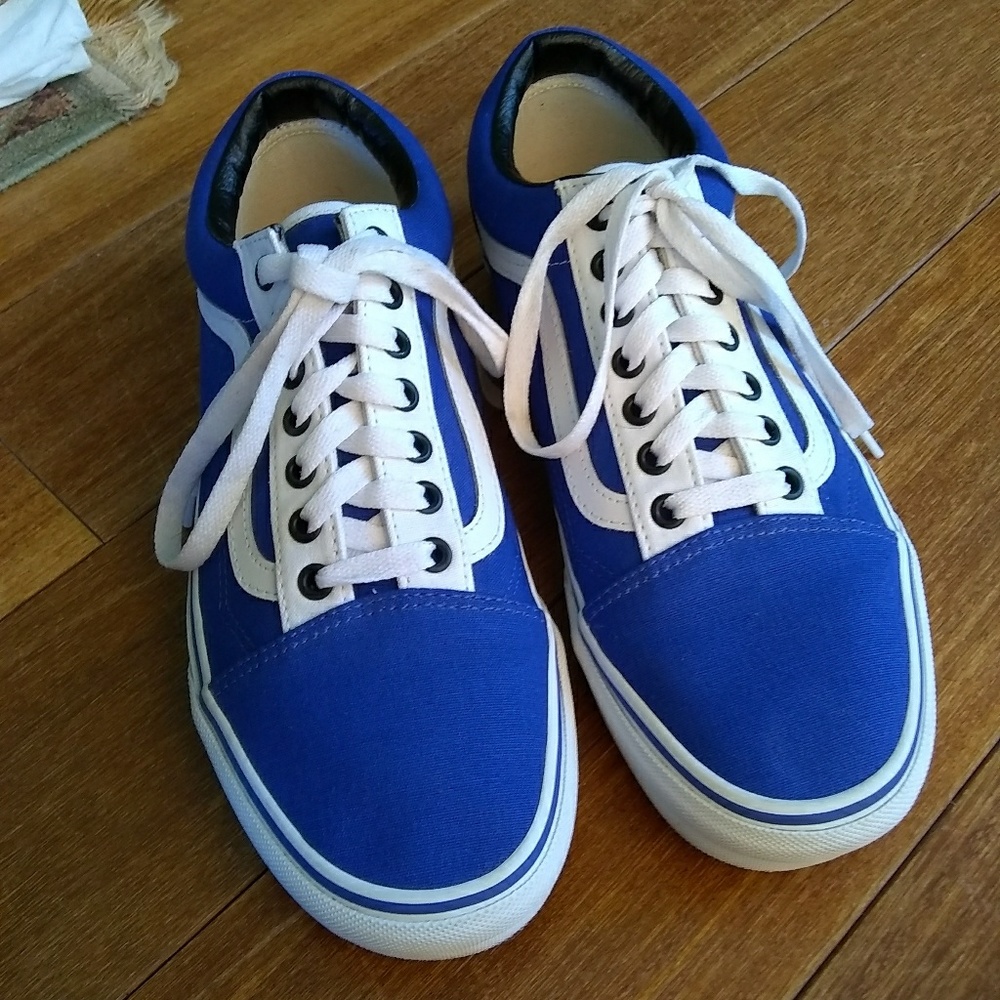 Men's custom Vans blue, black, white size 9.5